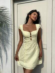 Aloruh 女士纯色镂空刺绣甜心领性感迷你连衣裙 - 黃色 - 查看 7