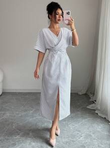 Chiquease V领交叉带条纹修身开衩连衣裙