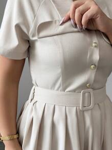 Elenzga Đầm công sở/thường ngày thanh lịch cỡ lớn dành cho nữ, màu trơn, đệm vai, dây rút eo, chi tiết xếp ly, nút kim loại, tay ngắn, mùa hè - Màu be - Xem 4