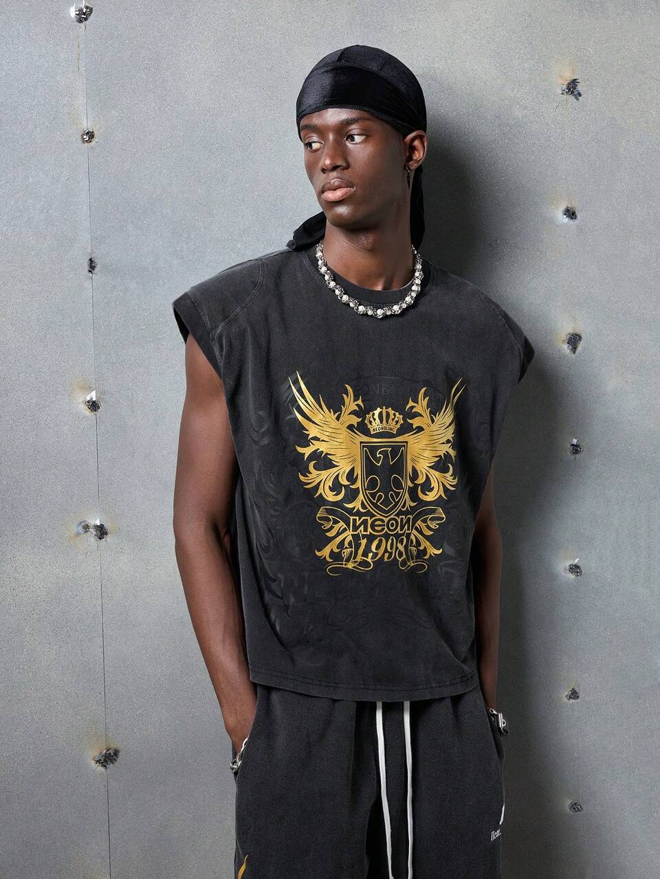 Men's Street Fashion Gold Printed Flutter Sleeve Knitted Tank Top, Suitable For Summer