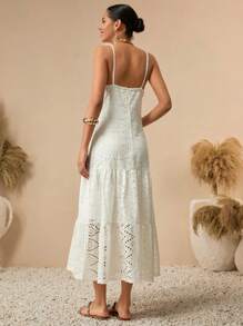 Bóhologie Vestito maxi con ricamo, design in cotone con ricamo all'inglese, dettaglio con fiocco sulla scollatura anteriore, collezione estiva, stile con spalline sottili, serie romantica boho, vestito da sole rustico, design con orlo a balze, collezione abbigliamento da resort, motivo romantico con ricami traforati, vestito estivo ispirato al vintage, dettagli di ricamo artigianale, moda bohémien chic, collezione stile mediterraneo, abbigliamento da resort per la sera
