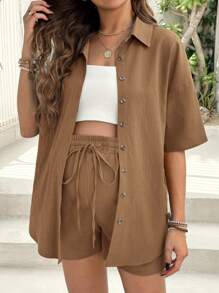 SHEIN Conjunto de 2 piezas para mujer con camisa de cuello fruncido de manga corta y shorts con cordón de cintura alta, traje casual de moda - Marrón - Ver 1
