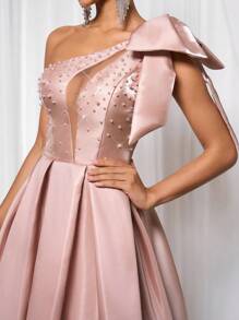 Glamrae Elegante vestido de satén brilloso con cuello asimétrico, decorado con lazo, malla hueca, lujoso bordado de cuentas y cola. Adecuado para fiestas de cumpleaños, citas, bodas, galas y eventos formales de noche. Vestido para invitados de bodas - Champán - Ver 7