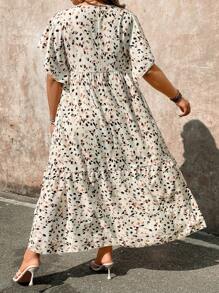 SHEIN CURVE+ Robe maxi ample avec manches à volants, col en V, patchwork pour femmes de grande taille, motif fleuri élégant