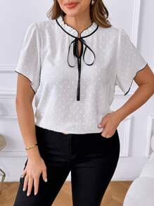 SHEIN Clasi Camiseta de manga corta con recortes calados y ribete de contraste, estilo minimalista para talla grande, moda de verano