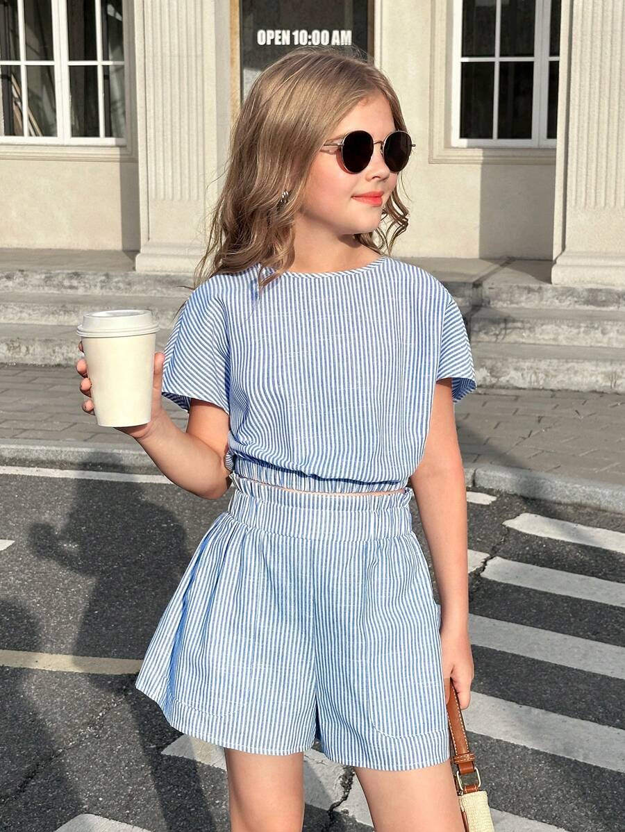 SHEIN Bộ 2 món áo thun tay Dolman cổ tròn kẻ sọc thường ngày cho bé gái tuổi teen và quần short rộng rãi - Màu xanh lam - Xem 1
