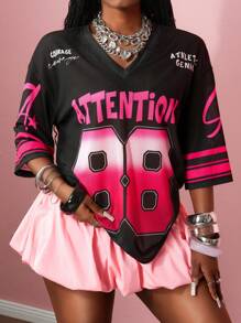 Slaydiva 全新夏季休闲街头服饰运动队服节日 V 领宽松 T 恤 - 绿色块字母和数字图案，男女皆宜