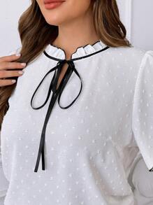 SHEIN Clasi Camiseta de manga corta con recortes calados y ribete de contraste, estilo minimalista para talla grande, moda de verano