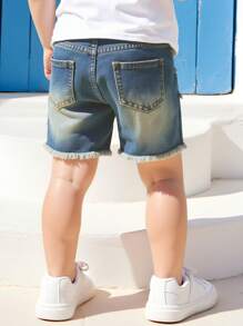 Baby Mädchen Lässig Street modern, kühne avantgardistische retroaktive, verwaschene, weite 5-Zoll-Bermuda-Shorts, mit elastischem Bund, dekorativen Vordertaschen, hinteren Utility-Taschen, ausgefransten Säumen, Sternstickerei, Katzenschnurrhaaren und Verblassungseffekten. Modisches und vielseitiges Jeansstück