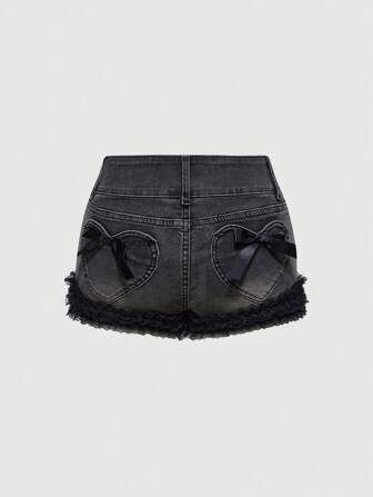 Kawaii Pantaloncini di jeans casual da ragazza con fiocco decorativo, tasche a cuore, dettagli in pizzo a contrasto