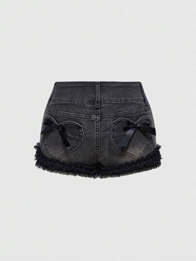 Kawaii Pantaloncini di jeans casual da ragazza con fiocco decorativo, tasche a cuore, dettagli in pizzo a contrasto