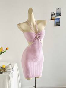 Soleia Vestido mini de punto texturizado en beige con decoración de estrella metálica, diseño de cintura recortada, apropiado para playa/resort, atuendo de verano - Rosa - Ver 5