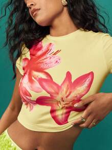 MISSGUIDED Tropical Floral Print Baby Tee Lily Pattern Crop Top Festival Summer Beach Hawaiian Party Casual Dance Vacation Island Cruise Fitted T-Shirt