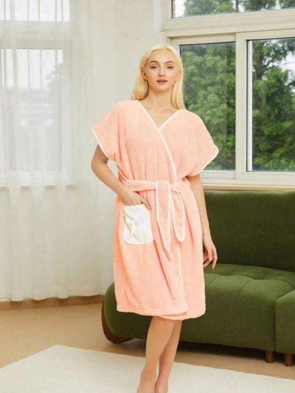 SHEIN Korallen-Fleece personalisierter V-Ausschnitt ärmelloser Bademantel, Damen Handtuch Bademantel, weich & bequem hautfreundlicher Bademantel Nachtwäsche für Zuhause, 1 Stück Hochzeit Sommer Heim Badezimmer Dekoration