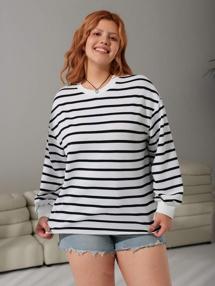 SHEIN EZwear Plus Size Casual Black And White Stripe Loose Dropped Shoulder Sweatshirt Graduation,Back To School Outfits,Graduation,Teacher Outfits For Women,Back To School Winter Fall Autumn