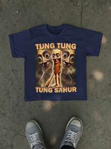 Camiseta de manga corta con estampado gráfico de lema en inglés de estilo americano minimalista casual, con diseño divertido de bate de béisbol "Tung Tung Tun Sahur" - Azul Marino - Ver 1