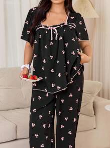 SHEIN Plus Size Romantic Cherry Blossom Print Contrast Color Ruffle Trim Square Neck Loose Short Sleeve Top And Pants Pajama Set, Cozy And Elegant Details - Black - View 6