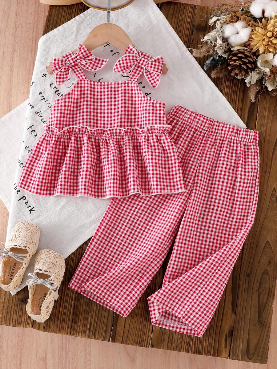 SHEIN Set de 2 piezas de parte superior con tirantes de moño a cuadros y pantalones para niña bebé, conjunto de ropa de verano en estilo vintage lindo - Rojo - Ver 1