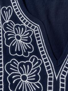 GlowEve 女式白色V领刺绣短袖衬衫 - 藏蓝色 - 查看 4