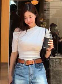 DAZY Camiseta blanca de manga corta de ajuste ceñido con cuello oblicuo para mujer, de verano