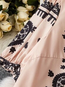 SHEIN Clasi Vestido de Verão Boho para Mulheres Plus Size com Estampa, Decote com Cordão, Solto, Babado e Ideal para Férias, Praia e Festivais de Música