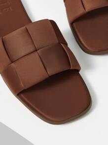 MOTF PREMIUM 舒适简约编织棕色女士平底凉鞋，适合新年假期、春季鞋、春假复活节