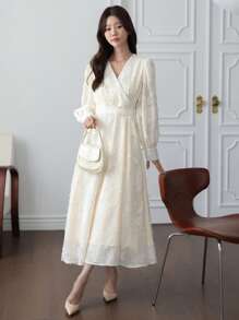 DAZY 纯色纹理面料 V 领长袖束腰连衣裙，优雅秋季女式长裙