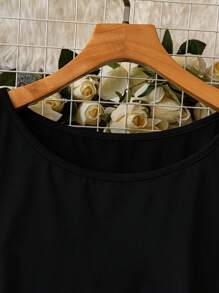 SHEIN Tall 2pcs/Set Women Plus Size Gathered Floral Trim Short Sleeve T-Shirt And Ditsy Floral Pleated Mini Skirt