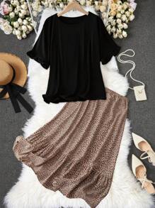 SHEIN Tall 2pcs/Set Women Plus Size Gathered Floral Trim Short Sleeve T-Shirt And Ditsy Floral Pleated Mini Skirt