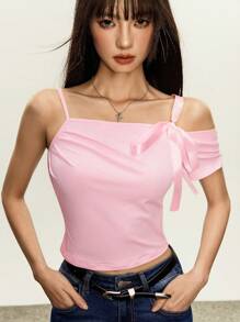 Rina Fox Camiseta corta de mujer con manga corta, cuello asimétrico y nudo delantero