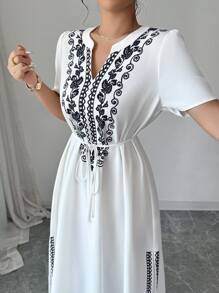 Calvaya Vestito ampio con scollo a V, maniche corte, arricciato in vita, con spacco laterale, con ricamo floreale e a motivi vegetali in stile boho e vintage per donna