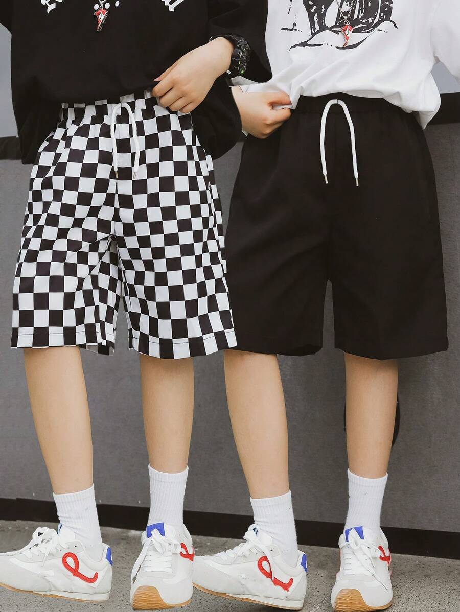 2pcs Boys Fashionable, Versatile Black & White Plaid Knee-Length Shorts, Summer