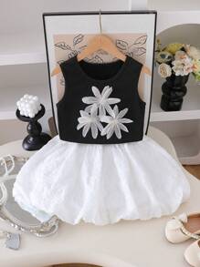 SHEIN 2pcs/Set Tween GirlsSolid Floral 3D Decor Tank Top & Floral Bubble Skirt. 3D Floral Pattern Embellishment, Stylish Silhouette. This Outfit Is Suitable For Various Occasions, Whether Family Gatherings Or Outdoor Activities, Allowing Tween Girlsto Be The Spotlight With An Elegant Presence. - Black and White - View 4