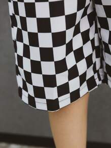 2pcs Boys Fashionable, Versatile Black & White Plaid Knee-Length Shorts, Summer