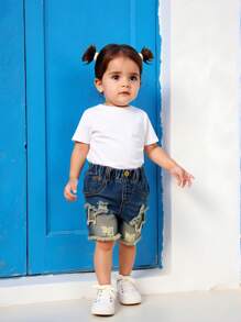 Baby Mädchen Lässig Street modern, kühne avantgardistische retroaktive, verwaschene, weite 5-Zoll-Bermuda-Shorts, mit elastischem Bund, dekorativen Vordertaschen, hinteren Utility-Taschen, ausgefransten Säumen, Sternstickerei, Katzenschnurrhaaren und Verblassungseffekten. Modisches und vielseitiges Jeansstück