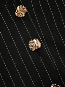 Sweetra Conjunto de traje de talla grande con chaleco de impresión de rayas blancas y negras de un solo botonadura y pantalones plisados de pierna ancha