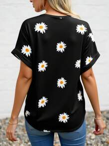 Plus Size Women's White Daisies Floral Print V-Neck Short Sleeve Graphic Tees With Rolled-Up Cuffs, Random Print Going Out Tops,Casual Loose Allover Print Summer Women Top