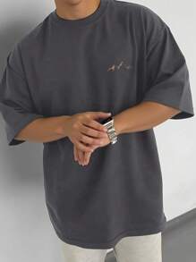 Manfinity Homme Plus Size Men's Streetwear, Minimalist Oversized Short Sleeve T-Shirt, Cropped & Boxy Fit, Modern Clean Design, Fashionable On , Simple Yet Eye-Catching, Casual Everyday Wear, Fashionable Versatile, Ideal Gift For Boyfriend Or Men Men S Oversized T Shirt Oversized T Shirts