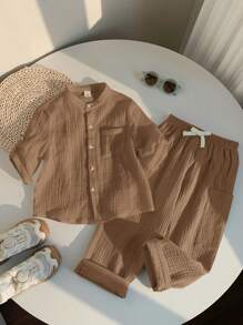 SHEIN 2 件套年轻男孩休闲运动度假干净风格，可爱，Kpop 纯白色 Polo 衫和纯色松紧腰口袋裤套装，适合儿童服装，年轻男孩服装，返校男孩套装，适合生日派对、晚会、表演、婚礼、情人节，适合日常使用、学校、旅行、运动、春夏季 - 彩色 - 查看 4