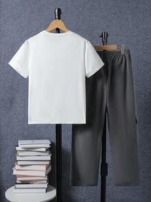 SHEIN Conjunto de camiseta y pantalones con estampado de paisaje urbano para niños preadolescentes