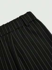 Sweetra Conjunto de traje de talla grande con chaleco de impresión de rayas blancas y negras de un solo botonadura y pantalones plisados de pierna ancha