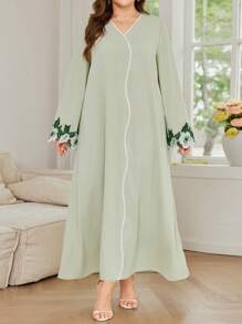 Al Najma Women Plus Size V-Neck Casual Patchwork Lace Trim Loose Arabic Dress, Modest - Green - View 4