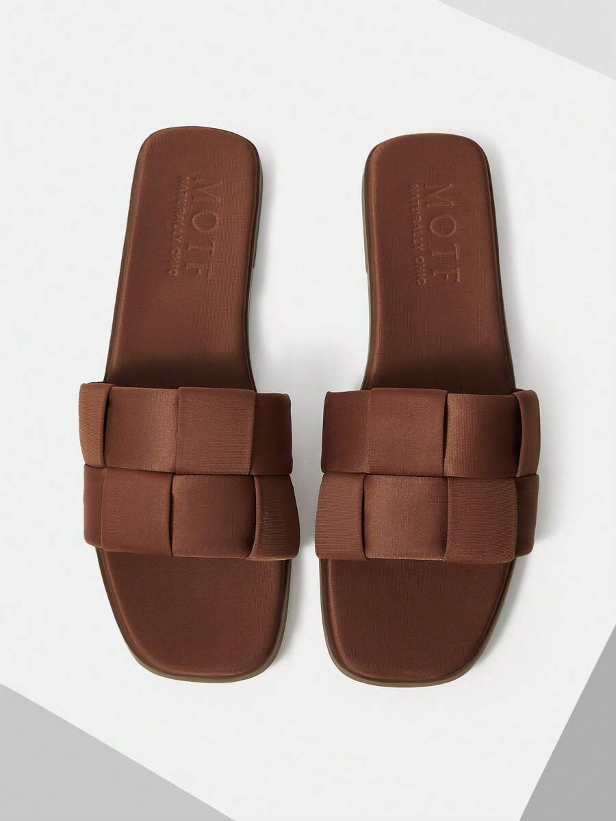 MOTF PREMIUM 舒适简约编织棕色女士平底凉鞋，适合新年假期、春季鞋、春假复活节