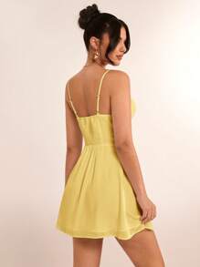 SHEIN BAE Vestido corto con cuello en V profundo, volantes y estilo princesa dulce en color blanco sólido, perfecto para el Día de San Valentín, graduación - Amarillo - Ver 2