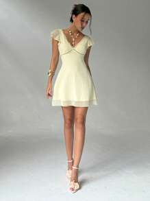 Aloruh 优雅性感荷叶边袖A字型深V领迷你连衣裙，女款，后系带 - 黃色 - 查看 5