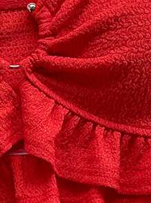 Soleia 女士休闲度假夏季安卡拉红色纹理针织荷叶边下摆前锁孔系带衬衫，音乐节 - 紅色 - 查看 7