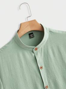 Manfinity RelaxMax Camisa casual de verano de manga corta con botones delanteros lisos para hombres
