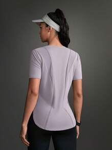 Easithlete 女式夏季简约圆领弧形下摆运动T恤健身衫 - 紫丁香色 - 查看 10