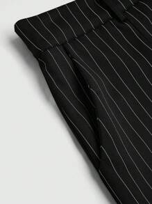 Sweetra Conjunto de traje de talla grande con chaleco de impresión de rayas blancas y negras de un solo botonadura y pantalones plisados de pierna ancha