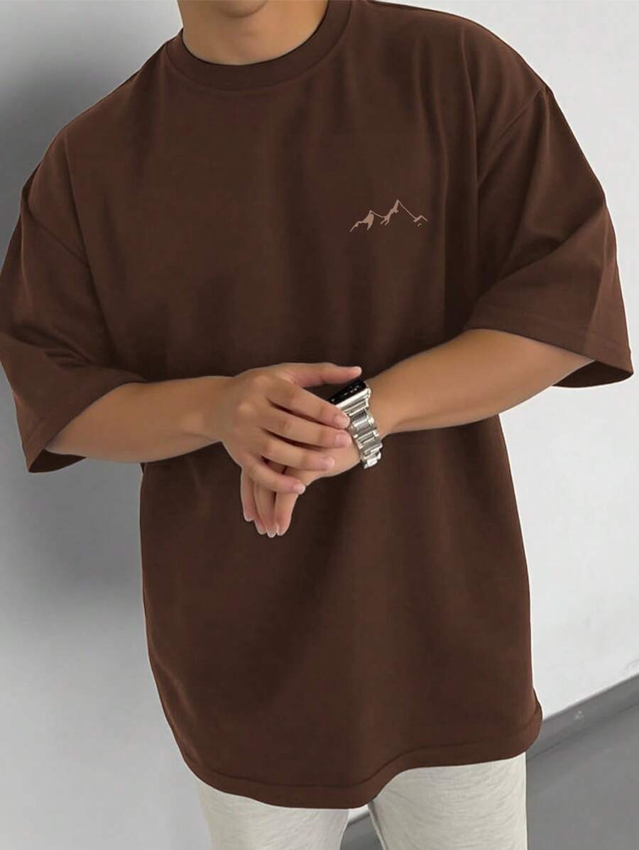 Manfinity Homme Plus Size Young Men's Streetwear, Minimalist Short Sleeve T-Shirt, Cropped Loose Fit, Modern Simplistic Design, Fashionable On , Casual Everyday Wear, Fashion Versatile, Simple Yet Eye-Catching Composition, Ideal Gift For Boyfriend, Holiday Gift Men S Oversized T Shirts - Coffee Brown - View 1